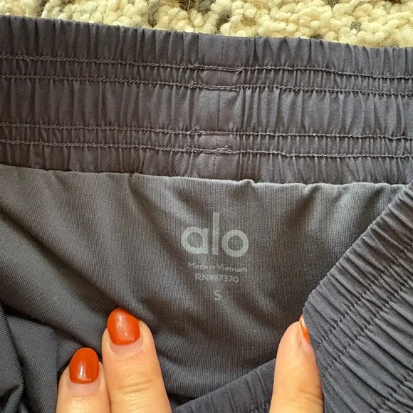 3 Men’s Alo Workout shorts (S) - Picture 5 of 8